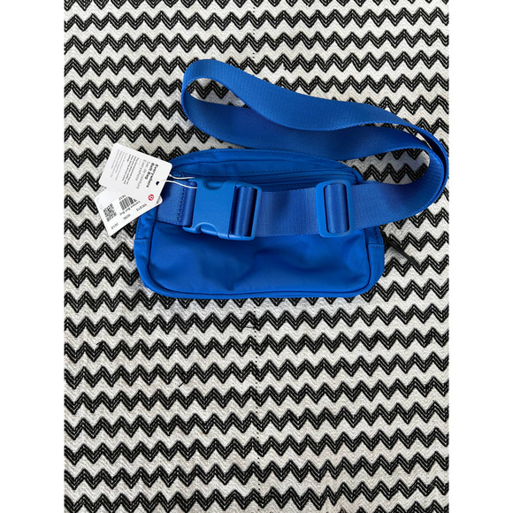 NWT Wild Bluebell lululemon Everywhere Belt Bag EBB (1L) - Picture 7 of 16